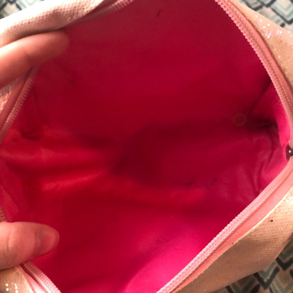 Makeup bag👛 - Picture 2 of 4